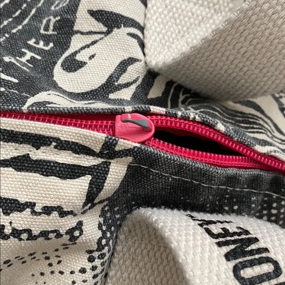 Andy Warhol Dollar Bill Duffel. White straps. - Picture 12 of 15